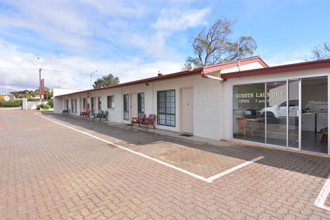 Motel Poinsettia - Accommodation Rockhampton 9