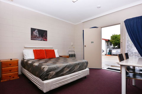 Motel Poinsettia - Accommodation Rockhampton 3