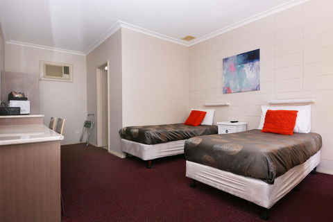Motel Poinsettia - Accommodation Rockhampton 5