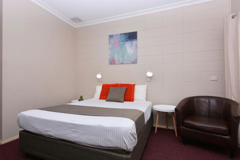 Motel Poinsettia - Accommodation Rockhampton 0