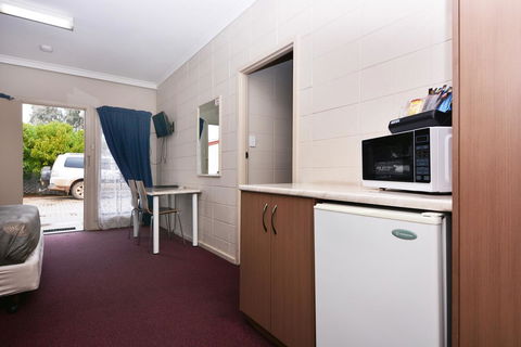 Motel Poinsettia - Accommodation Rockhampton 15