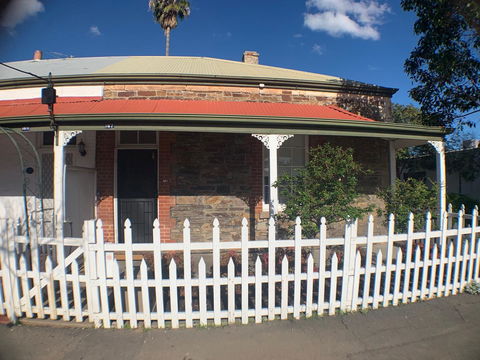 On Gilbert - Accommodation Rockhampton 2