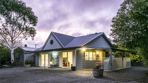One Tree Bed And Breakfast - Accommodation Rockhampton 0