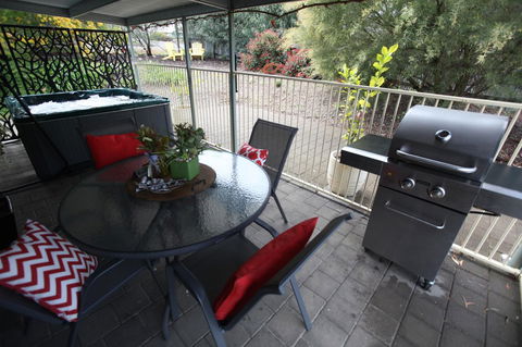 One Tree Bed And Breakfast - Accommodation Rockhampton 3