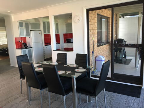 Arena Blanca Holiday Home - Accommodation Rockhampton 6