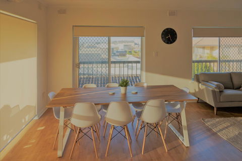 Henley Beach South, Amazing Views, Huge Private Balcony! - Accommodation Rockhampton 10