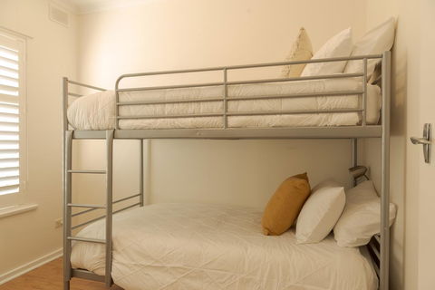 Henley Beach South, Amazing Views, Huge Private Balcony! - Accommodation Rockhampton 8
