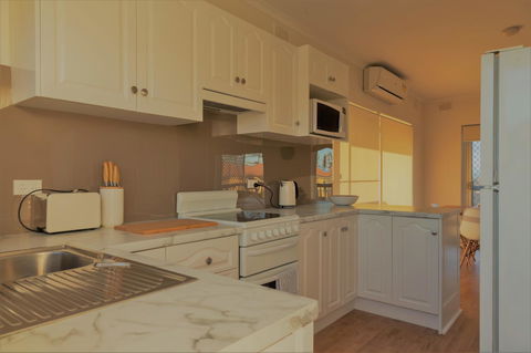 Henley Beach South, Amazing Views, Huge Private Balcony! - Accommodation Rockhampton 16