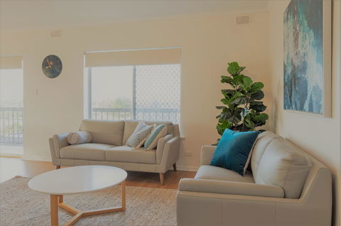Henley Beach South, Amazing Views, Huge Private Balcony! - Accommodation Rockhampton 3