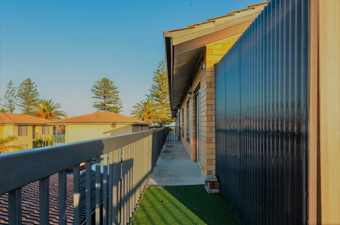 Henley Beach South, Amazing Views, Huge Private Balcony! - Accommodation Rockhampton 19