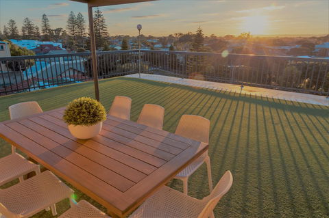 Henley Beach South, Amazing Views, Huge Private Balcony! - Accommodation Rockhampton 0