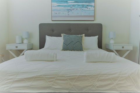 Henley Beach South, Amazing Views, Huge Private Balcony! - Accommodation Rockhampton 6