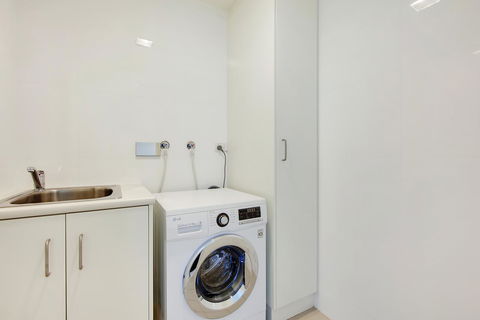 Executive Suite, Incredible Views Of City - Accommodation Rockhampton 10