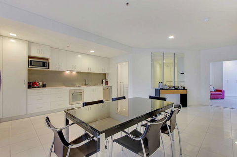 Executive Suite, Incredible Views Of City - Accommodation Rockhampton 3