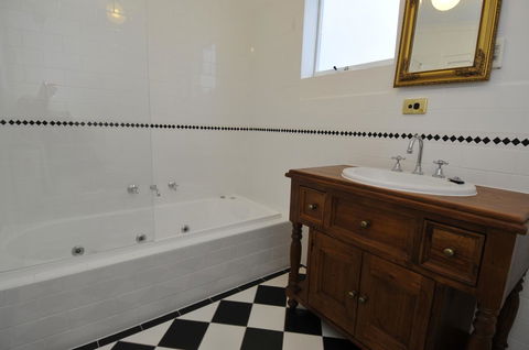 Peppermint Farm Cottage - Accommodation Rockhampton 5