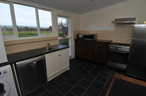 Peppermint Farm Cottage - Accommodation Rockhampton 6