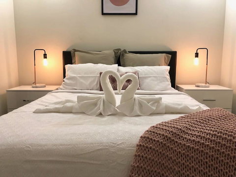 MODERN SPACIOUS 3 BR HOME - NEAR BEACH & AIRPORT - Accommodation Rockhampton 1