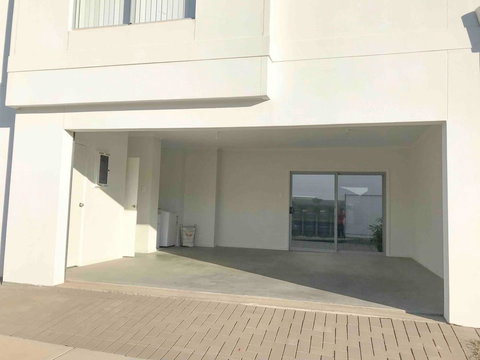 MODERN SPACIOUS 3 BR HOME - NEAR BEACH & AIRPORT - Accommodation Rockhampton 13