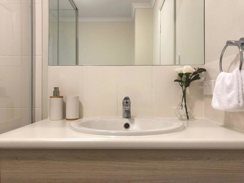 MODERN SPACIOUS 3 BR HOME - NEAR BEACH & AIRPORT - Accommodation Rockhampton 4