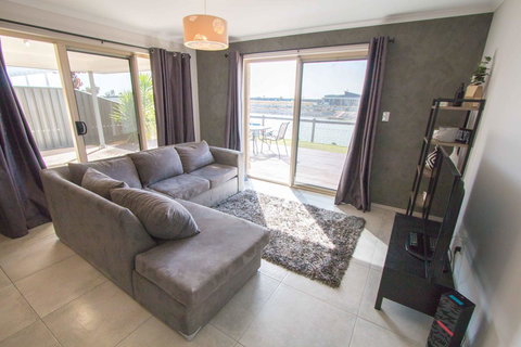 Waterfront On Jefferson, At Wellington Marina, SA - Accommodation Rockhampton 6