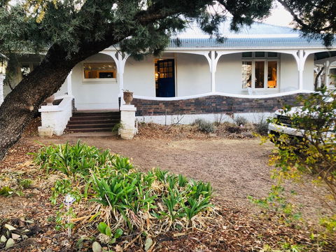 Belmore Cottage - Accommodation Rockhampton 0