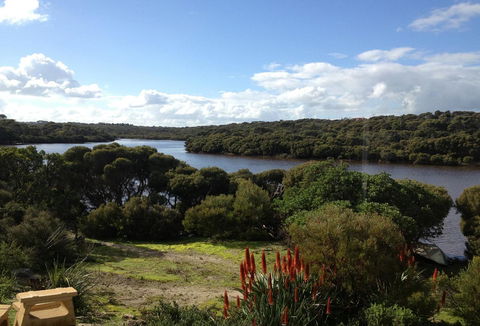 Camelot - Accommodation Rockhampton 4