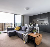Modern 2 BedroomWIFI/Netflix/ParkingGreat Views - Accommodation Rockhampton