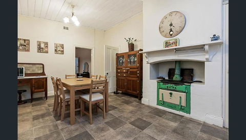 Treasured Memories Cottage - Accommodation Rockhampton 4