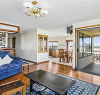 Rocks Retreat House with Sea Views - Accommodation Rockhampton