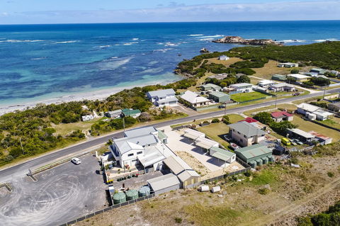 Rocks Retreat House With Sea Views - Accommodation Rockhampton 17
