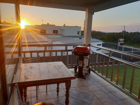 Rocks Retreat House With Sea Views - Accommodation Rockhampton 13