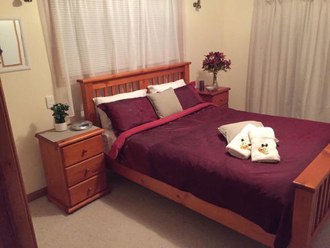 Rocks Retreat House With Sea Views - Accommodation Rockhampton 6