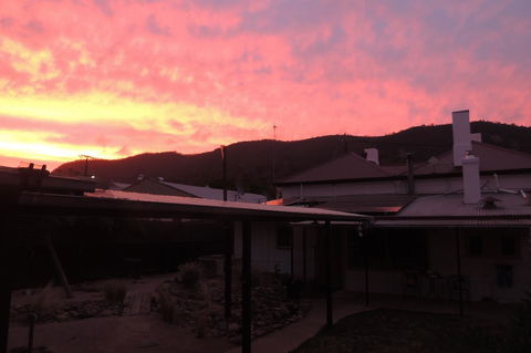 Wozza's B&B - Accommodation Rockhampton 4