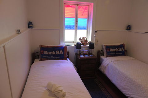 Wozza's B&B - Accommodation Rockhampton 9