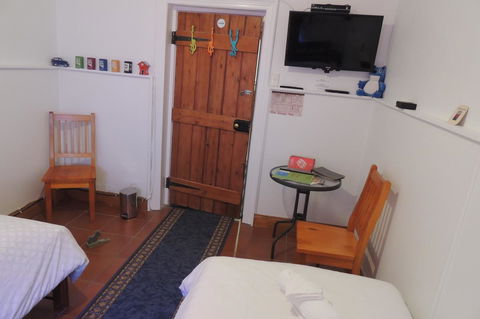 Wozza's B&B - Accommodation Rockhampton 11