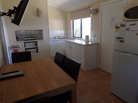 Lazy Lobster Holiday Units & Chalets - Accommodation Rockhampton 6