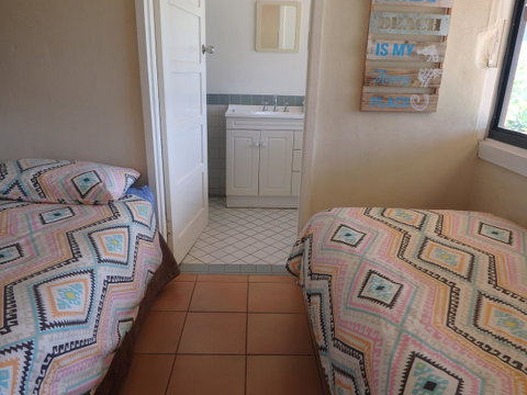 Lazy Lobster Holiday Units & Chalets - Accommodation Rockhampton 2