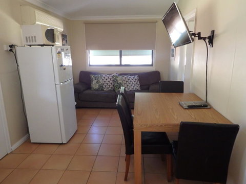 Lazy Lobster Holiday Units & Chalets - Accommodation Rockhampton 5