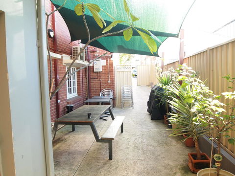 The Emperors Crown Hostel - Accommodation Rockhampton 17