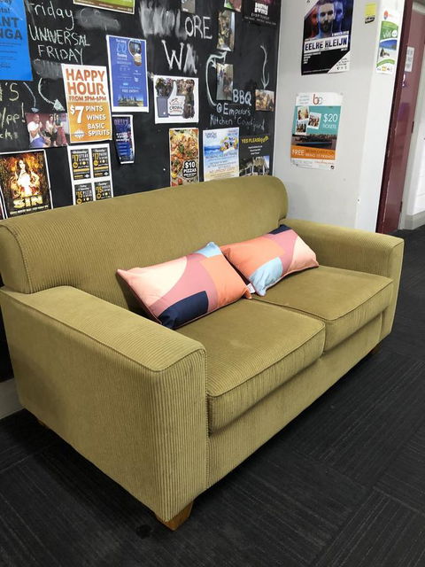 The Emperors Crown Hostel - Accommodation Rockhampton 1