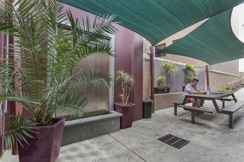 The Emperors Crown Hostel - Accommodation Rockhampton 12