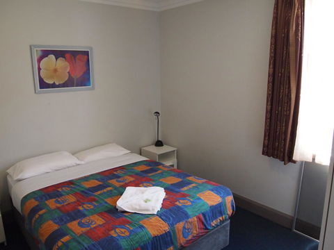 The Emperors Crown Hostel - Accommodation Rockhampton 40