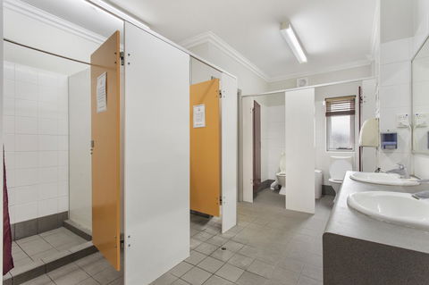 The Emperors Crown Hostel - Accommodation Rockhampton 25