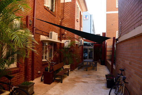 The Emperors Crown Hostel - Accommodation Rockhampton 10