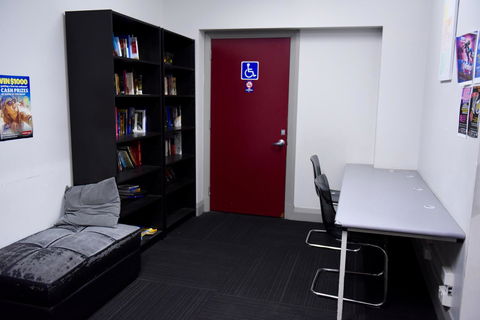 The Emperors Crown Hostel - Accommodation Rockhampton 5