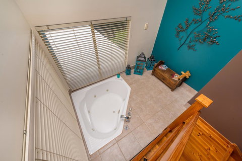 Chimes Spa Retreat - Accommodation Rockhampton 11