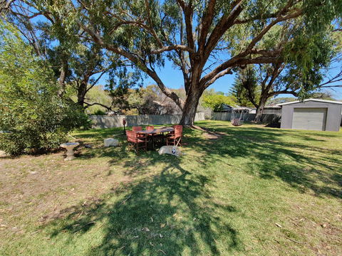 Just Chillin - Accommodation Rockhampton 0