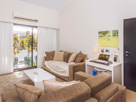 Home Apartment - Perth City Centre - Free WiFi - Accommodation Rockhampton 0