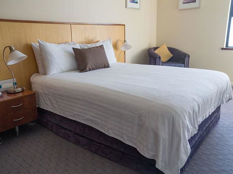 Ocean Beach Hotel - Accommodation Rockhampton 0