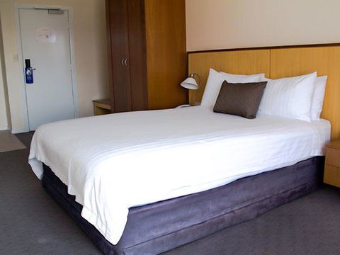 Ocean Beach Hotel - Accommodation Rockhampton 2